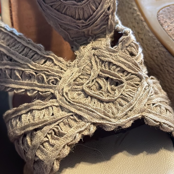 HP! Lucky Brand Cream Colored Lacy Wedge Sandals - Picture 11 of 11
